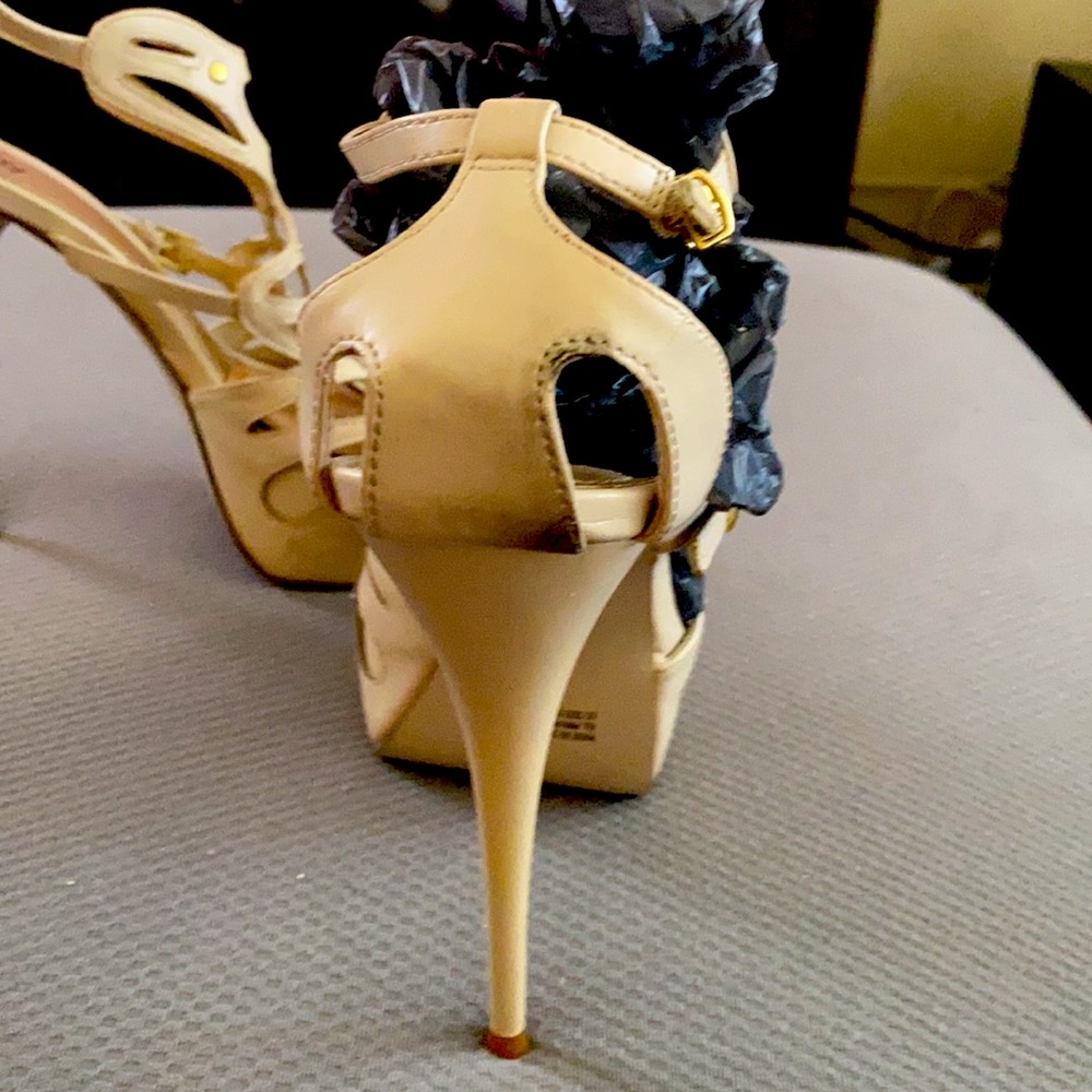Heels - Picture 3 of 3